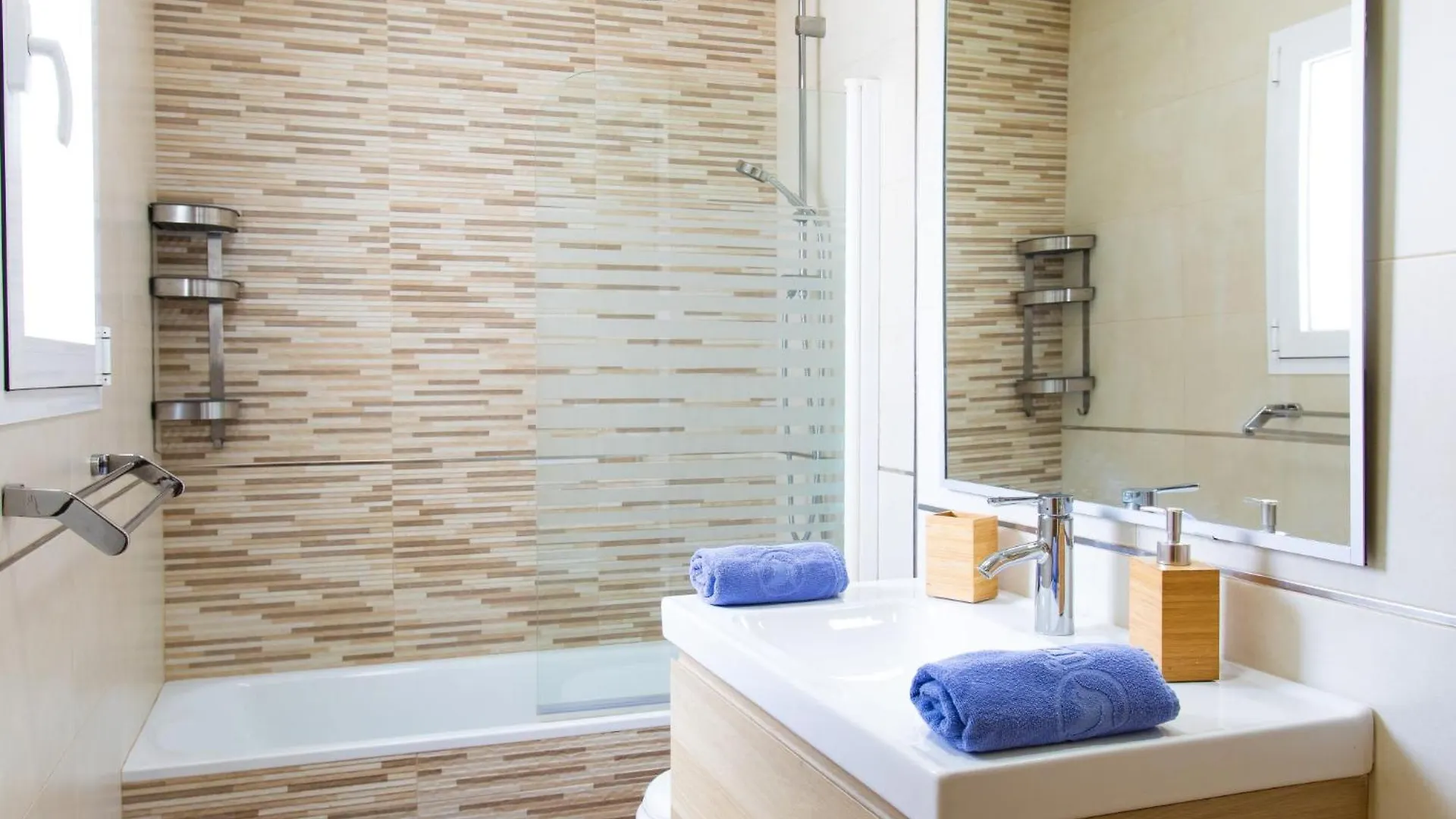 بيت للعطل فيلا Town Center House With Jacuzzi نيرخا