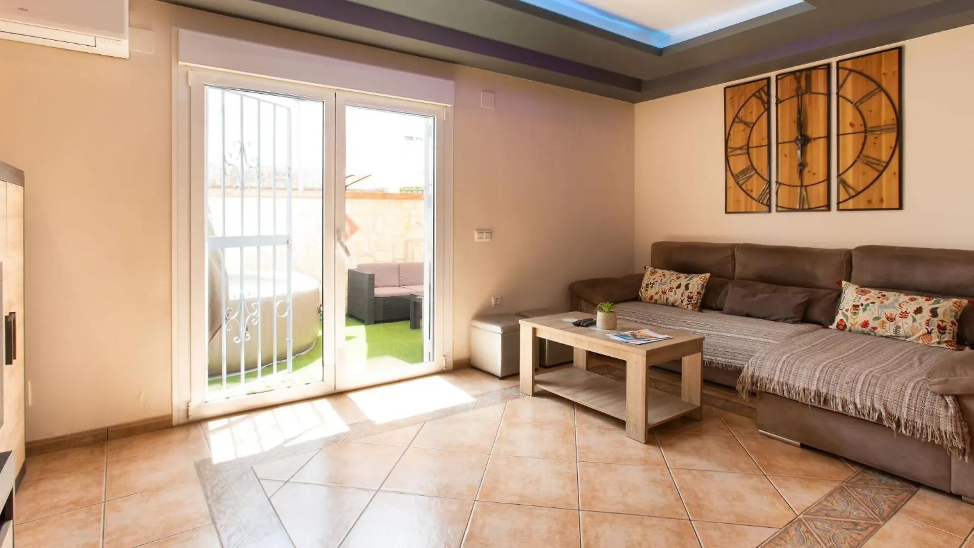 فيلا Town Center House With Jacuzzi نيرخا بيت للعطل